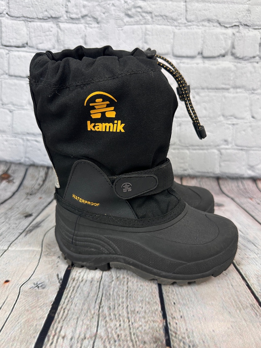 Kamik rocket waterproof snowboots size kids 11